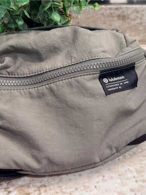 lululemon athletica gray-green zip pouch